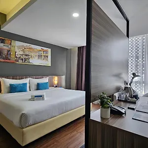 Days & By Wyndham Kl - Chan Sow Lin Mrt Or Lrt Hotel