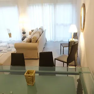 https://au-coeur-des-lices-centre-historique-avignon.fr-provencehotel.com
